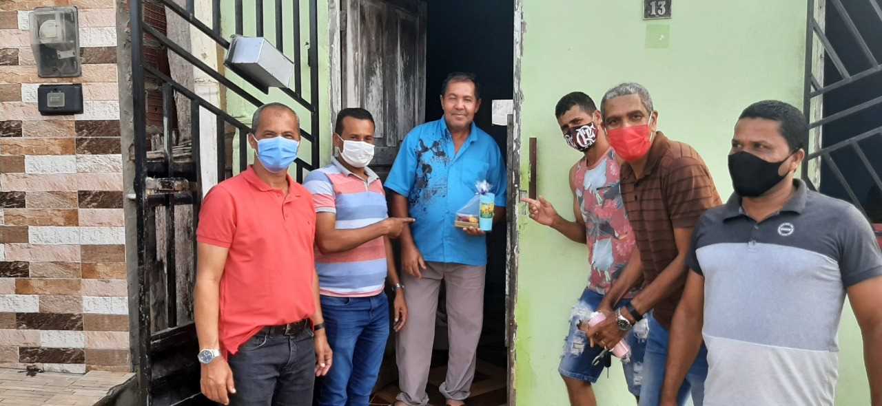 Camacã: Garis são homenageados em suas casas